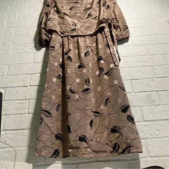 Vintage MIDI Dress with Feather Pattern Size 16 Tie Waist Brown Black Shimmer - Picture 7 of 14